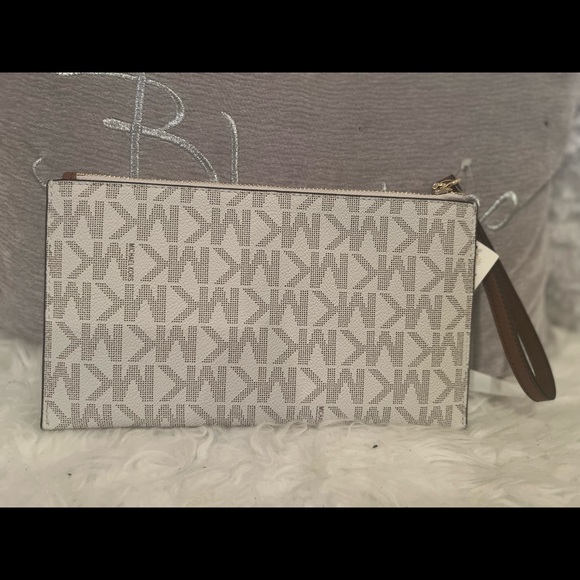 It was a birthday gift & I don’t use purses - Picture 5 of 6